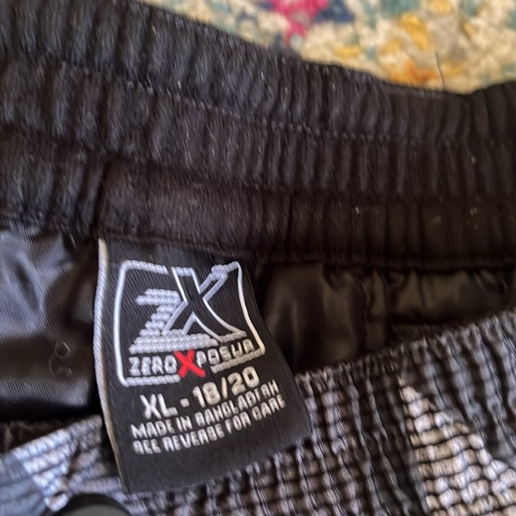 Boys XL (18/20) snow pants - Picture 2 of 5